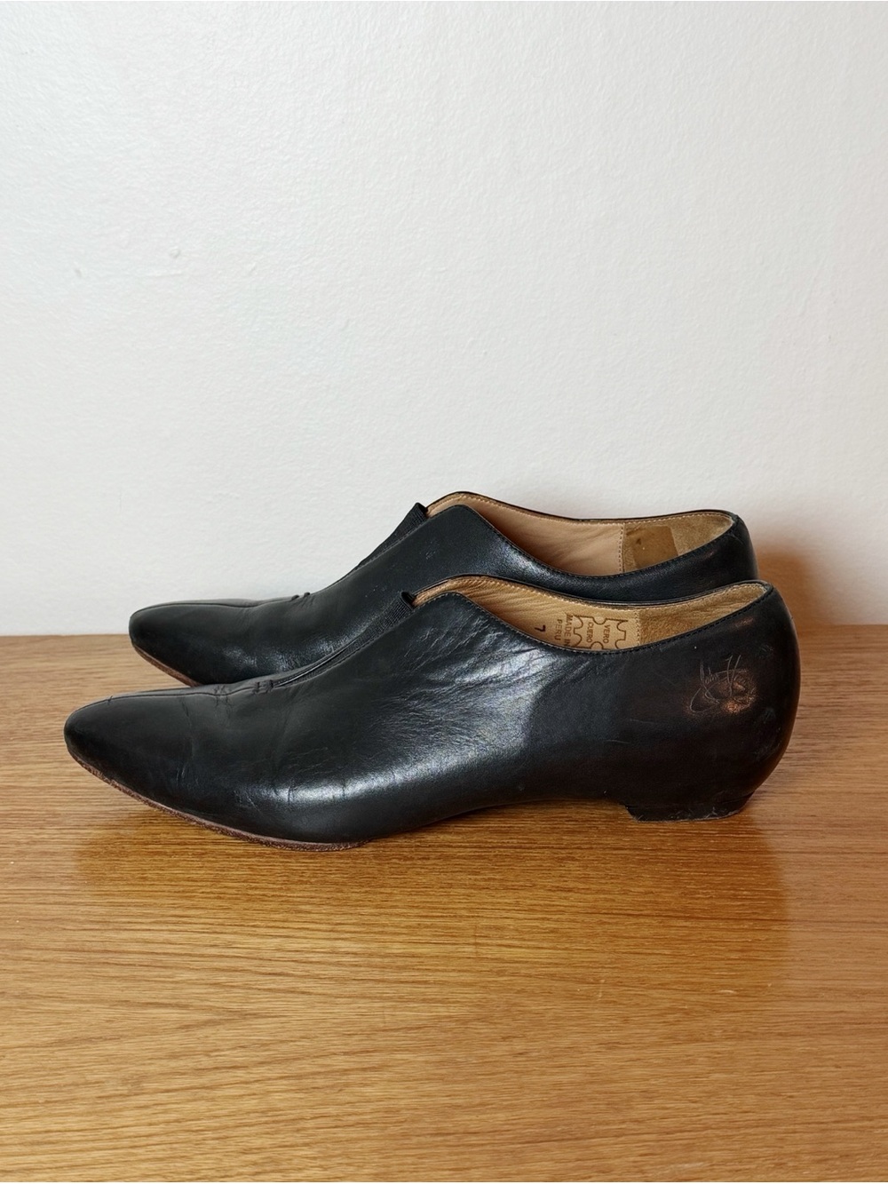 Rare John Fluevog Haley Pointed Leather Flats in Black
